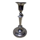 Ezüst színű gyertyatartó