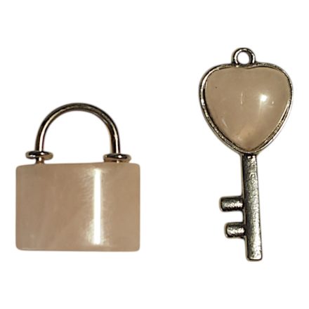 Rózsakvarc lakat és kulcs