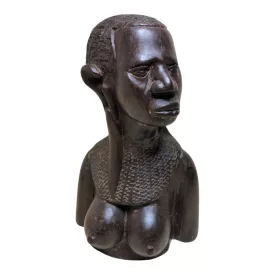 Woodoo mellszobor