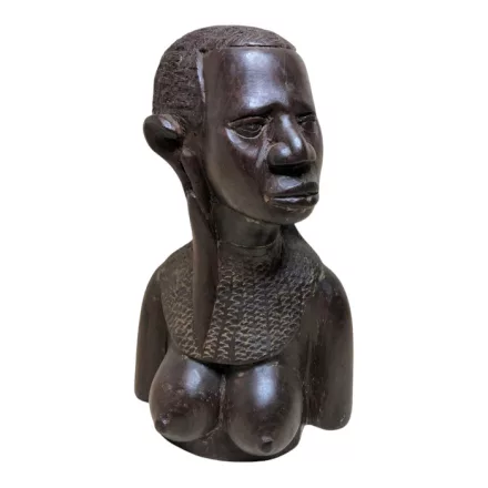 Woodoo mellszobor