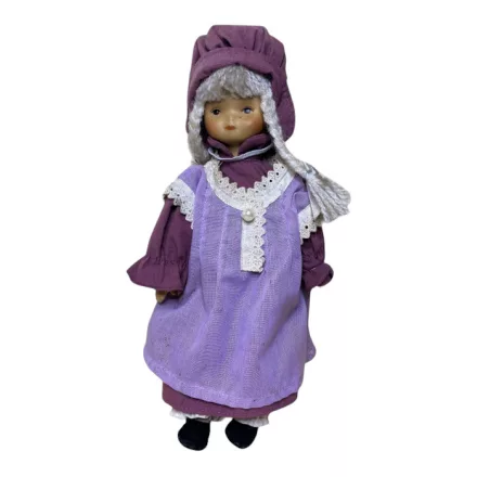 Lilla porcelán baba