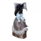 Előkelő porcelán baba
