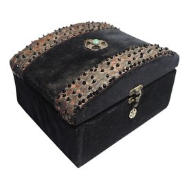Fekete bársony láda
