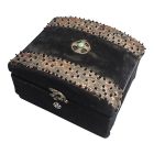 Fekete bársony láda