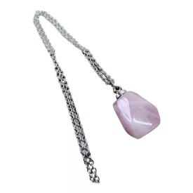 Bevonzó rózsakvarc amulett