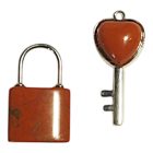 Vörös jáspis lakat és kulcs