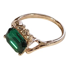 Zöld köves gyűrű