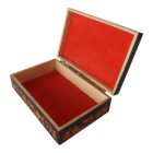 Nő virágkoszorúval doboz