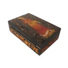 Nő virágkoszorúval doboz