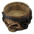 Halálfejes gyertyatartó