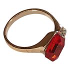 Piros köves gyűrű strasszokkal