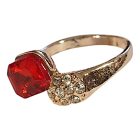 Piros köves gyűrű strasszokkal